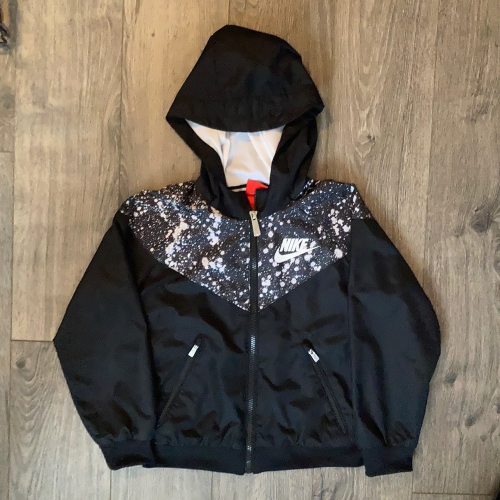 Boys Nike jacket hood black white 6/medium